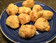 Low-Carb Keto Cheesy Garlic Biscuits (Like Red Lobster)