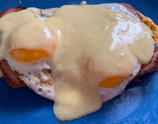 Low-Carb Keto Eggs Benedict – on a Chaffle